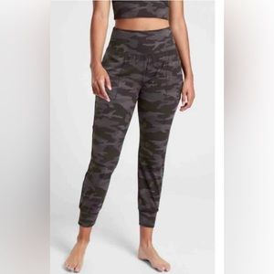 ATHLETA | Salutation Camo Jogger Leggings, NWT, Size XSP